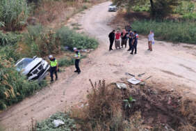 Balıkesir’de Otomobil Dere Kenarına Uçtu: 2 Yaralı