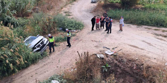 Balıkesir’de Otomobil Dere Kenarına Uçtu: 2 Yaralı