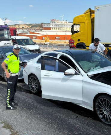 Balıkesir’de Zincirleme Kaza: 4 Araç Birbirine Girdi