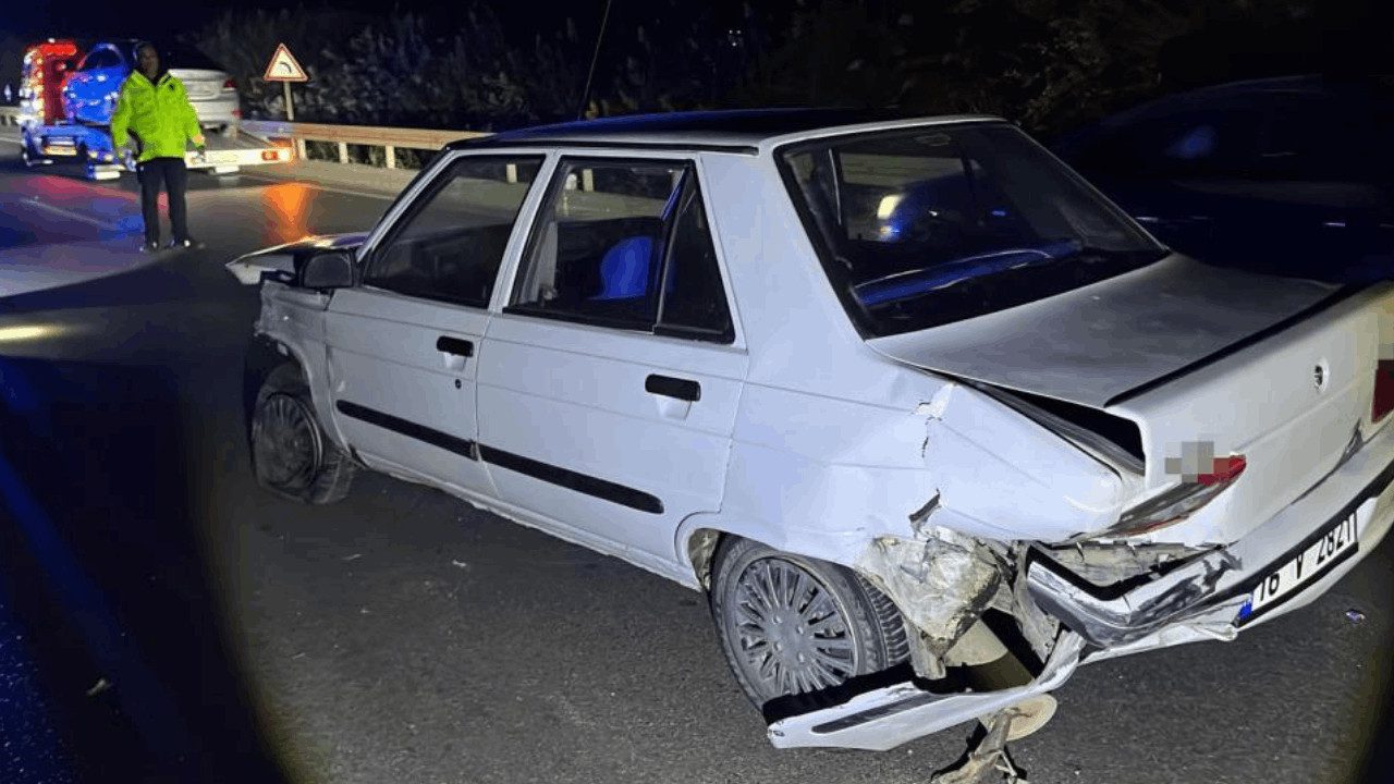 Bursa’da Bir Araç Bariyerlere Daldı… Sürücü Yaralandı