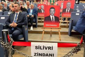 CHP Kurultayında Semboller Konuştu! İşte Dikkat Çeken Kareler
