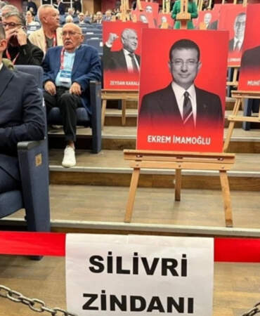 CHP Kurultayında Semboller Konuştu! İşte Dikkat Çeken Kareler