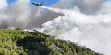 Ciğerlerimiz Yanıyor! Alevler Yerleşim Yerlerini Sardı; Evler Boşaltıldı, Oteller Tahliye Edildi