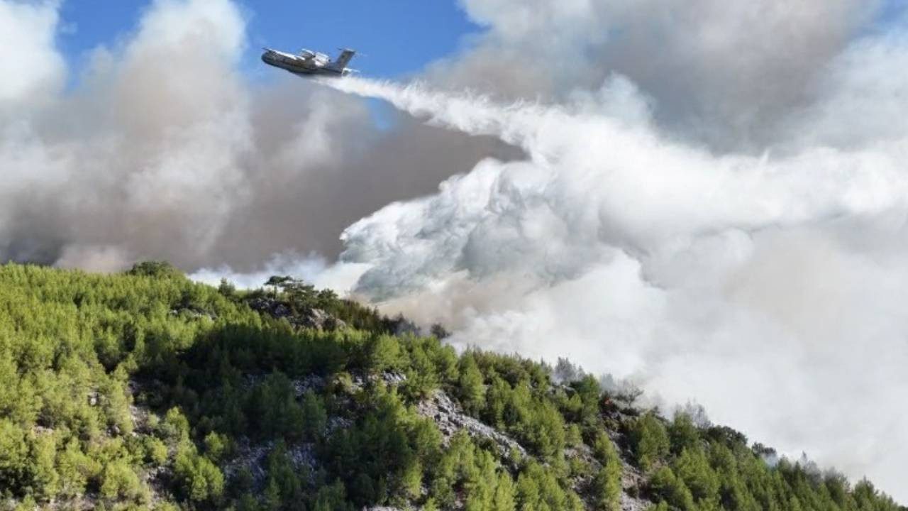 Ciğerlerimiz Yanıyor! Alevler Yerleşim Yerlerini Sardı; Evler Boşaltıldı, Oteller Tahliye Edildi