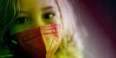 Çocuklarda Büyük Tehlike! Boğaz Ağrısı ve Ateşle Başlayan Yeni Varyant Hızla Yayılıyor