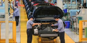 Dev Otomobil Markasından Piyasaları Altüst Eden Karar! Üretimi Durdurdu: Yüzlerce Çalışan Evine Gönderildi