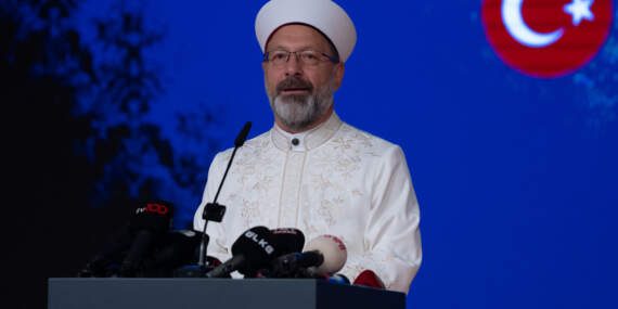 Diyanet’te Devir Teslim! Tartışmalı 8 Yıllık Dönem Bitti… Ali Erbaş’tan ‘Kınayanın Kınamasına Aldırmadan’ Veda
