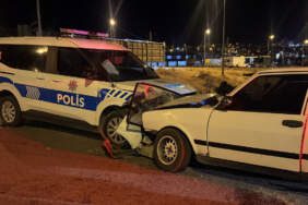 ‘Dur’ İhtarına Uymadı, Polis Aracına Çarptı! 3 Yaralı
