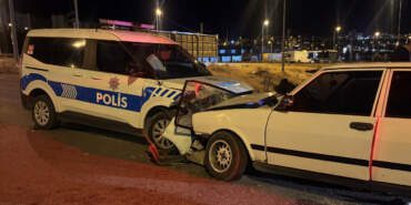 ‘Dur’ İhtarına Uymadı, Polis Aracına Çarptı! 3 Yaralı