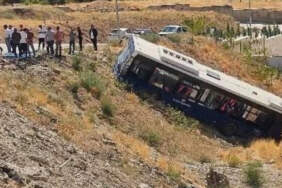 Elazığ’da Otobüs Şarampole Yuvarlandı