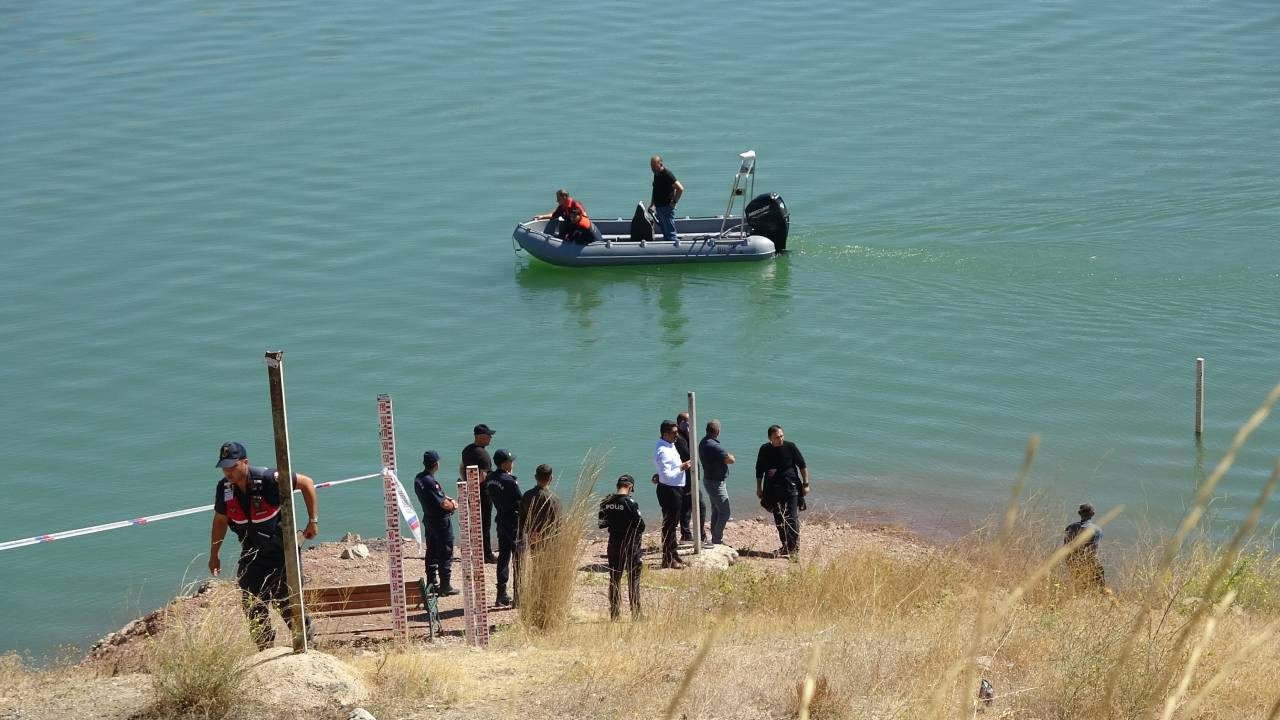 Emekli Polis Sırra Kadem Bastı