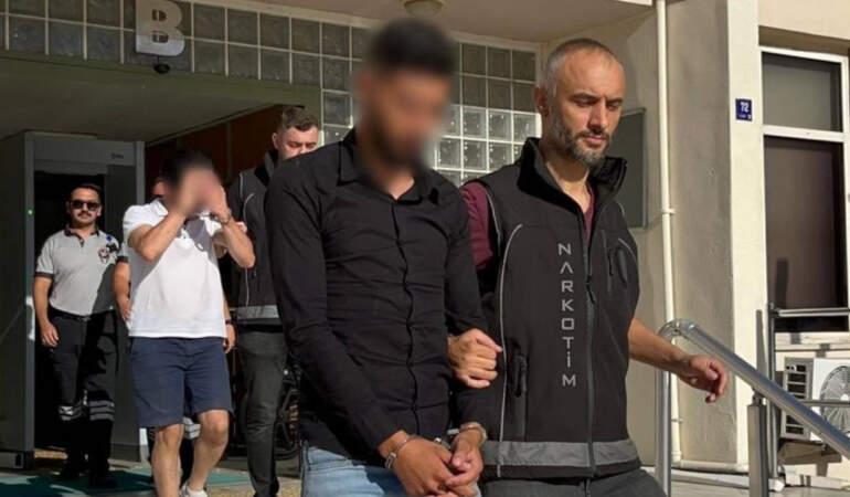 Forum AVM’de Uyuşturucu Operasyonu: İki Kişi Suçüstü Yakalandı