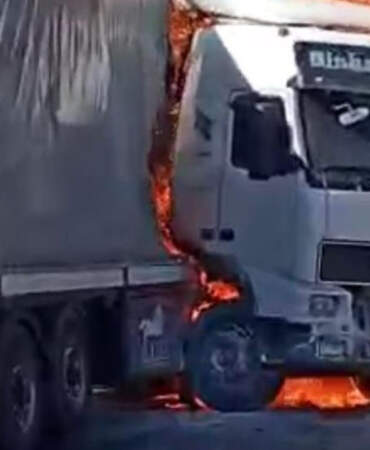 Gaziantep’te Seyir Halindeki Tır Aniden Kül Oldu