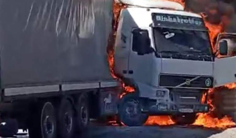 Gaziantep’te Seyir Halindeki Tır Aniden Kül Oldu