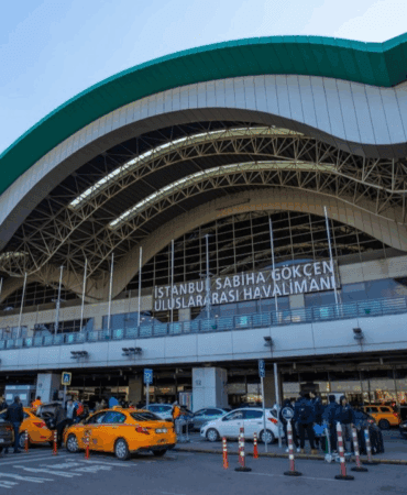 Gökyüzünün Sessiz Çığlığı!  Sabiha Gökçen’de Uçaklar Bekledi, Kuşlar Hayatta Kaldı