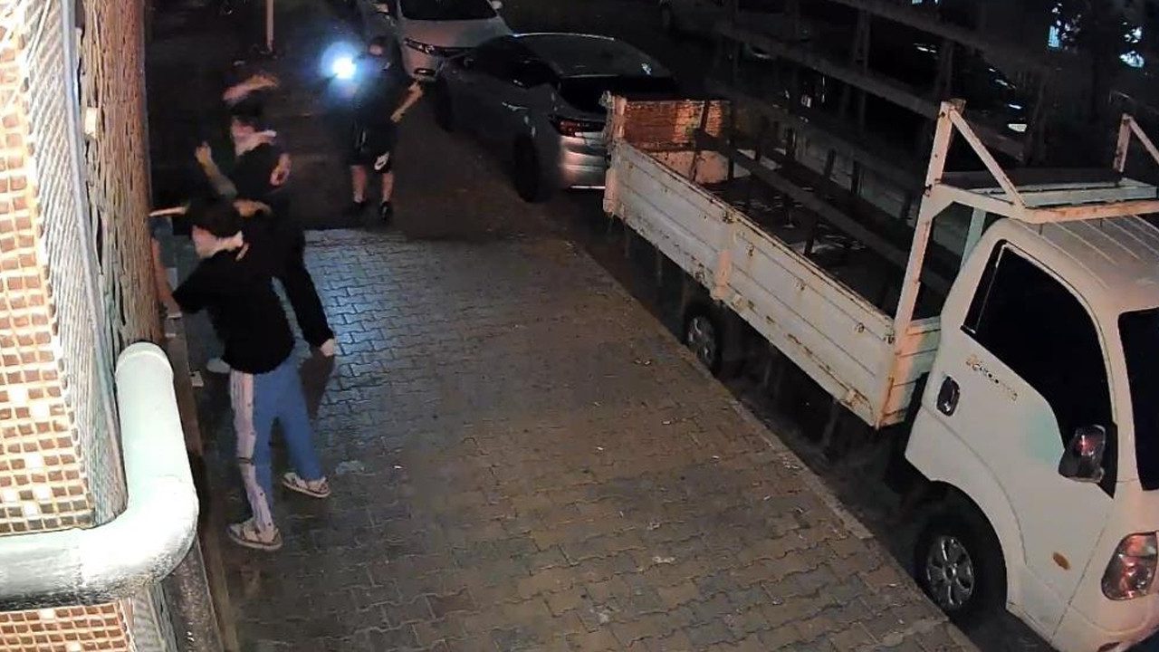 İstanbul’da Korkunç Anlar! ‘Abinin Selamı Var’ Diyerek Çekiçle Saldırdılar