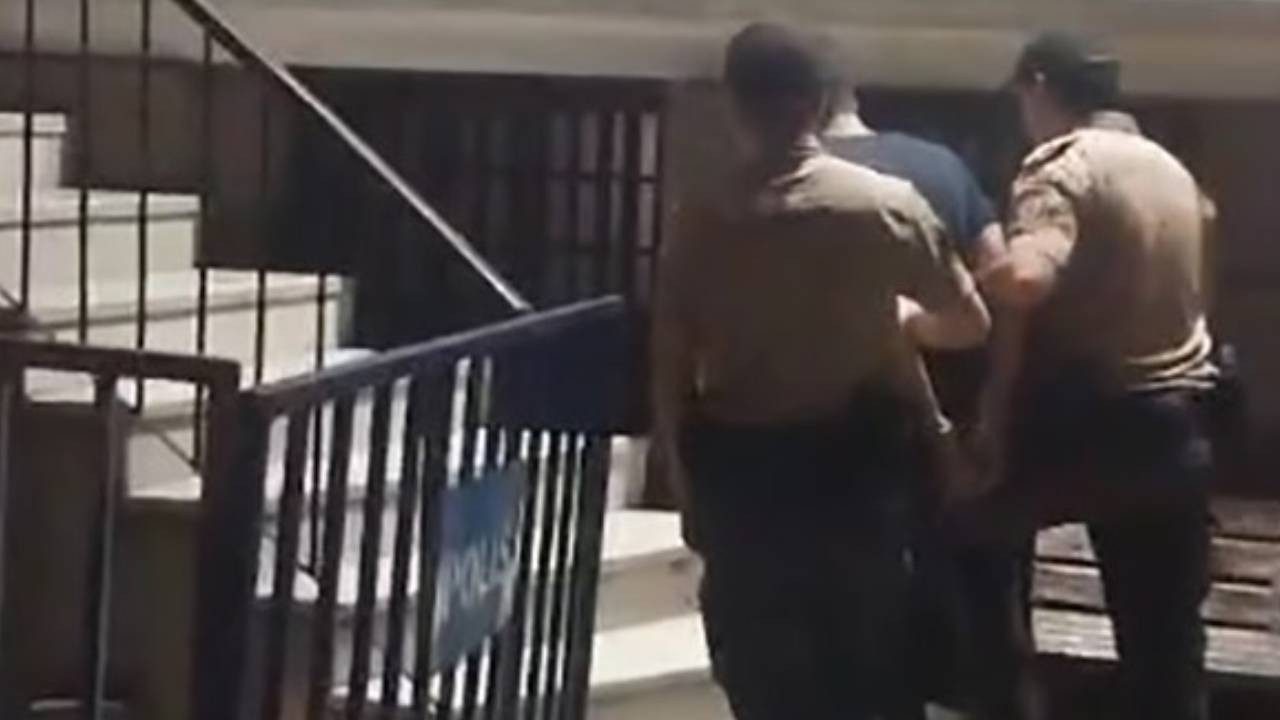 İzmir’de 13 Yıl Hapis Cezasıyla Aranan Hırsız Yakalandı