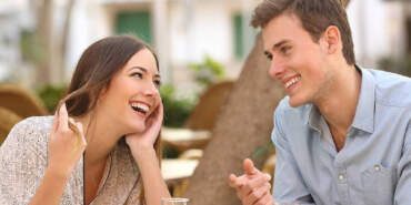 Kadınların Hoşlandıklarında Verdiği 7 Gizli İşaret! Erkeklerin Çoğu Fark Etmiyor