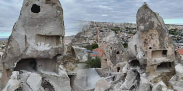 Kapadokya’da Milyonlarca Yıllık Peribacası Yıkıldı, Ortalık Toz Duman Oldu! Açıklama Geldi