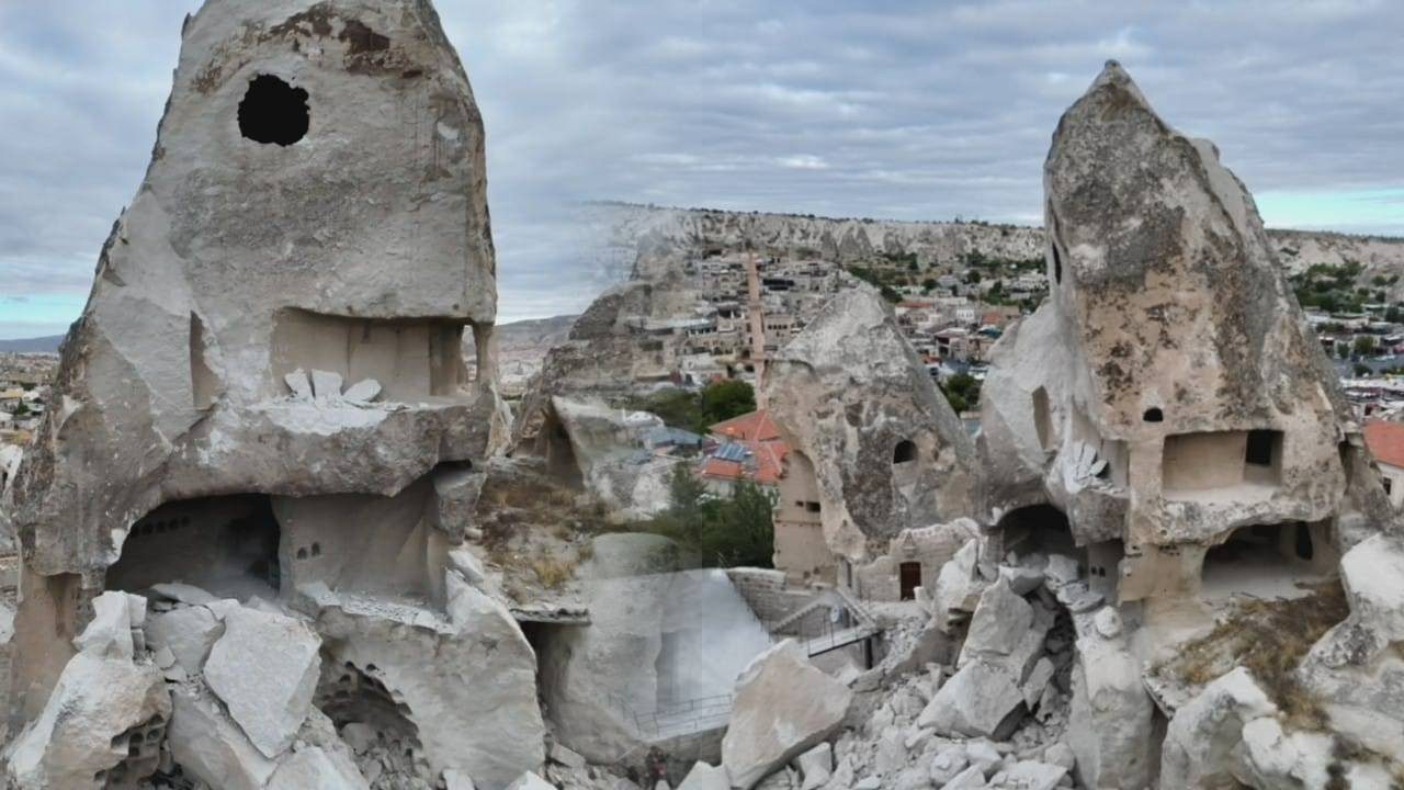 Kapadokya’da Milyonlarca Yıllık Peribacası Yıkıldı, Ortalık Toz Duman Oldu! Açıklama Geldi