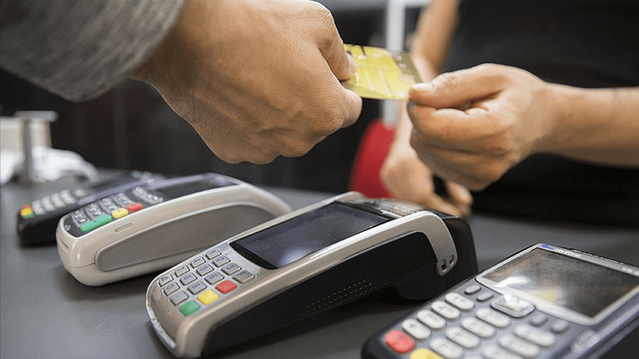 Kredi Kartı Faiz Oranları Düştü: İşte Yeni Aylık Faiz ve Gecikme Faizi Oranları