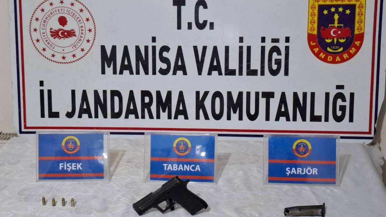 Manisa’da Şüpheli Gencin Üzerinden Tabanca ve Mermi Çıktı