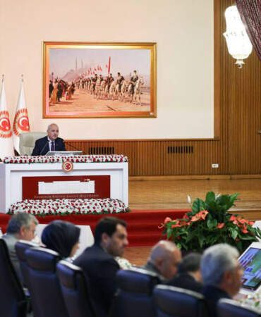Meclis’te Sıcak Anlar: DEM Parti 11. Kez Toplanan Komisyonu Terk Etti