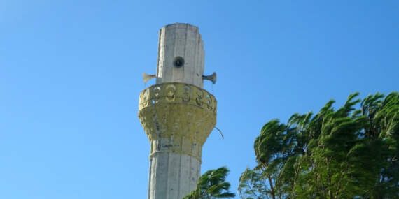 Muğla’da Fırtına: Minare Yıkıldı, Ağaçlar Devirdi