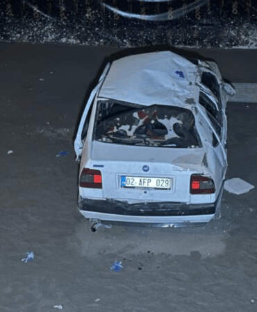 Otomobil İnşaat Temeline Uçtu, 4 Yaralı