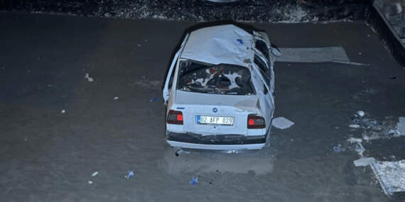 Otomobil İnşaat Temeline Uçtu, 4 Yaralı