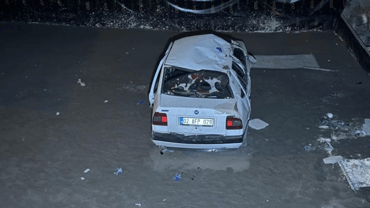 Otomobil İnşaat Temeline Uçtu, 4 Yaralı