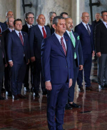 Özgür Özel’den Anıtkabir’e Ziyaret
