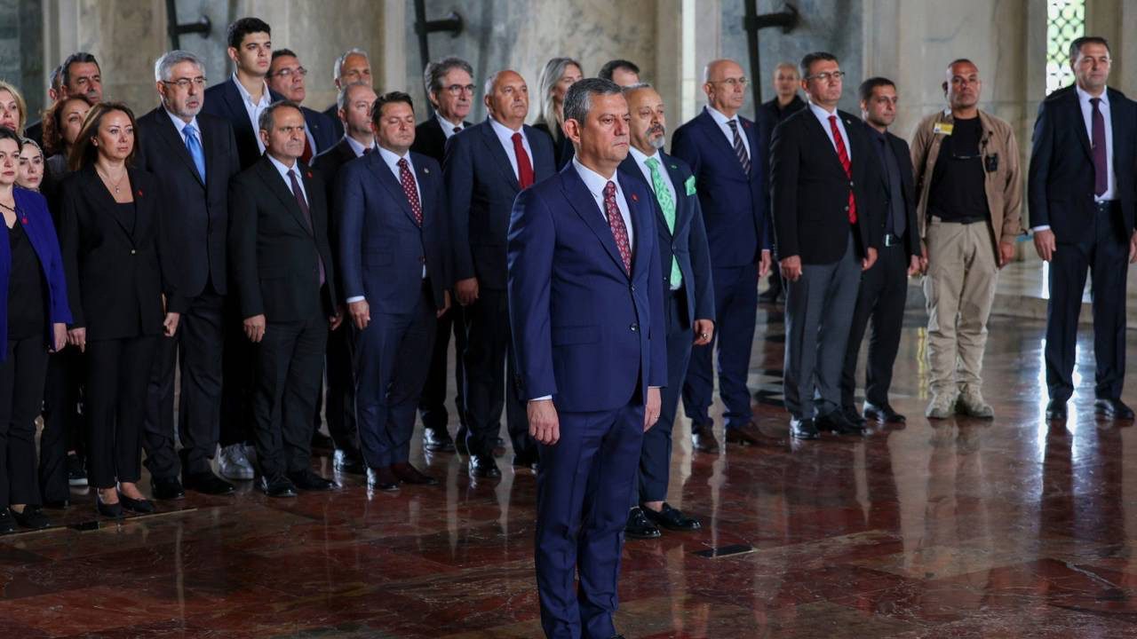 Özgür Özel’den Anıtkabir’e Ziyaret