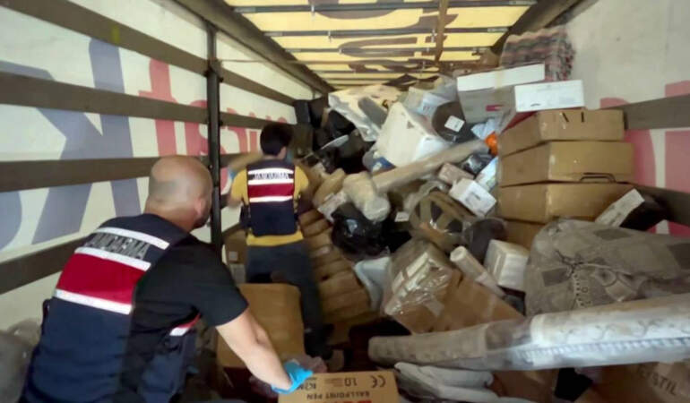 Sakarya’da Milyonluk Operasyon: Tonlarca Tütün Ele Geçirildi