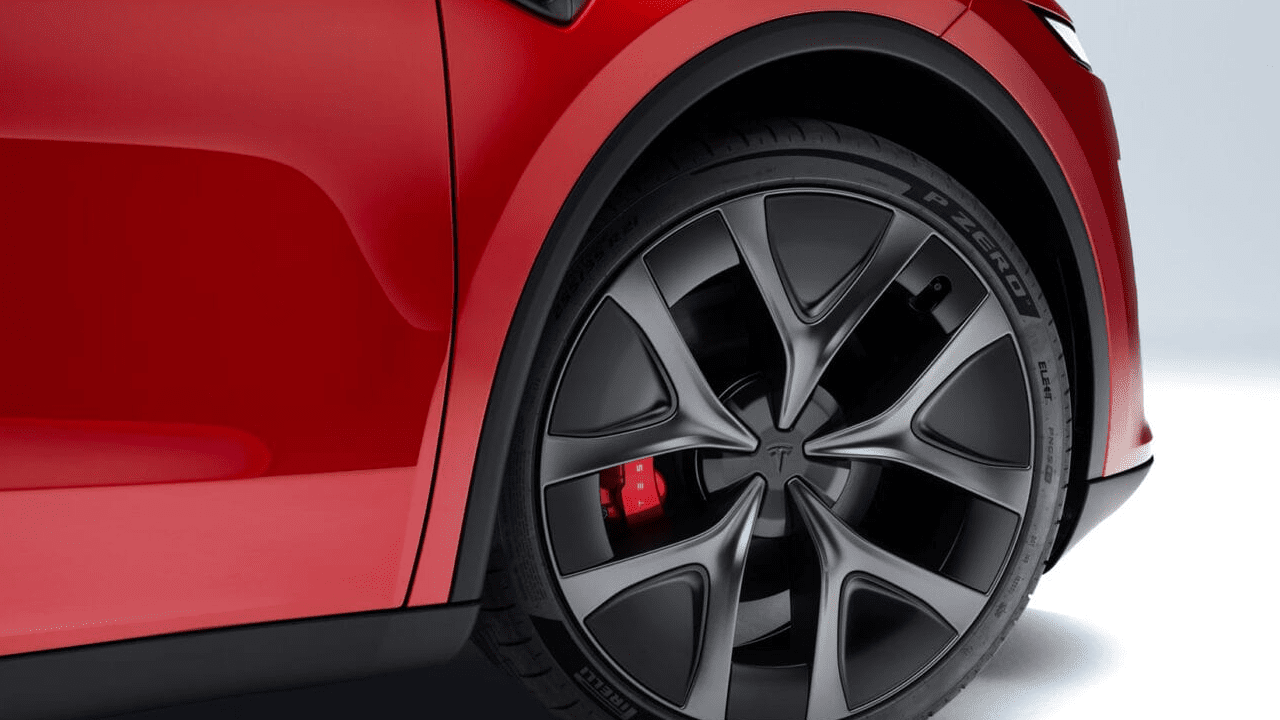 Tesla Sportif Canavarını Piyasaya Sürdü! Türkiye Fiyatı Şaşırttı