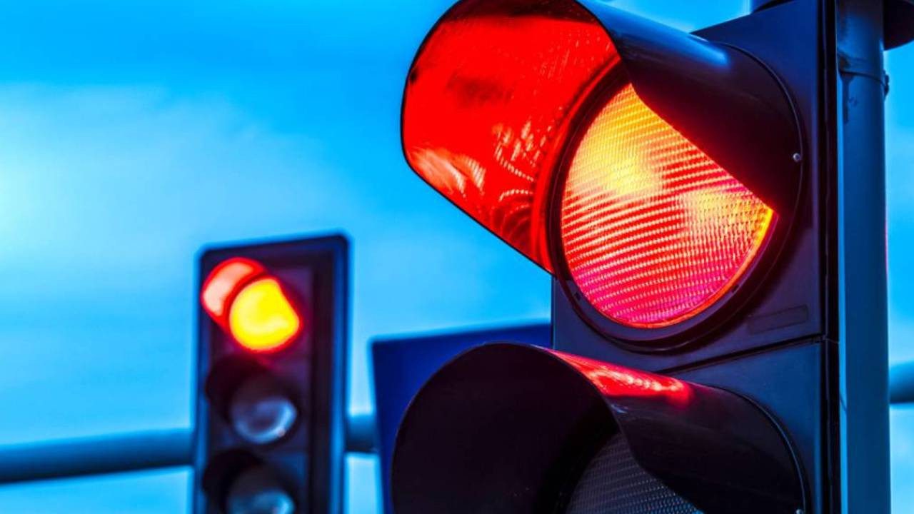 Trafikte Kırmızı Işığa Hiç Takılmadan İlerlemenin Sırrı: Sürücülerin Yüzde 90’ı Bilmiyor