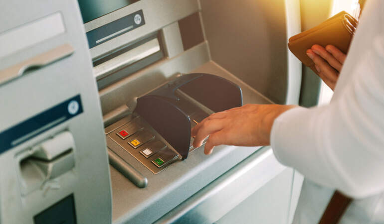 Ünlü Banka Tüm ATM ve Gişe İşlemlerini Kapattı, İşlemler Durduruldu!
