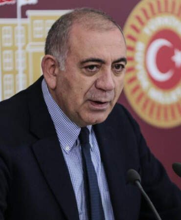 Zehir Zemberek Sözlerle İstifa Etmişti! CHP İstanbul’a Kayyım Olarak Atanan Gürsel Tekin Kimdir? CHP İçin Ne Demişti?
