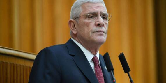 Dervişoğlu’ndan gençlere çağrı: ‘Beni biraz daha zorlamanızı istiyorum’