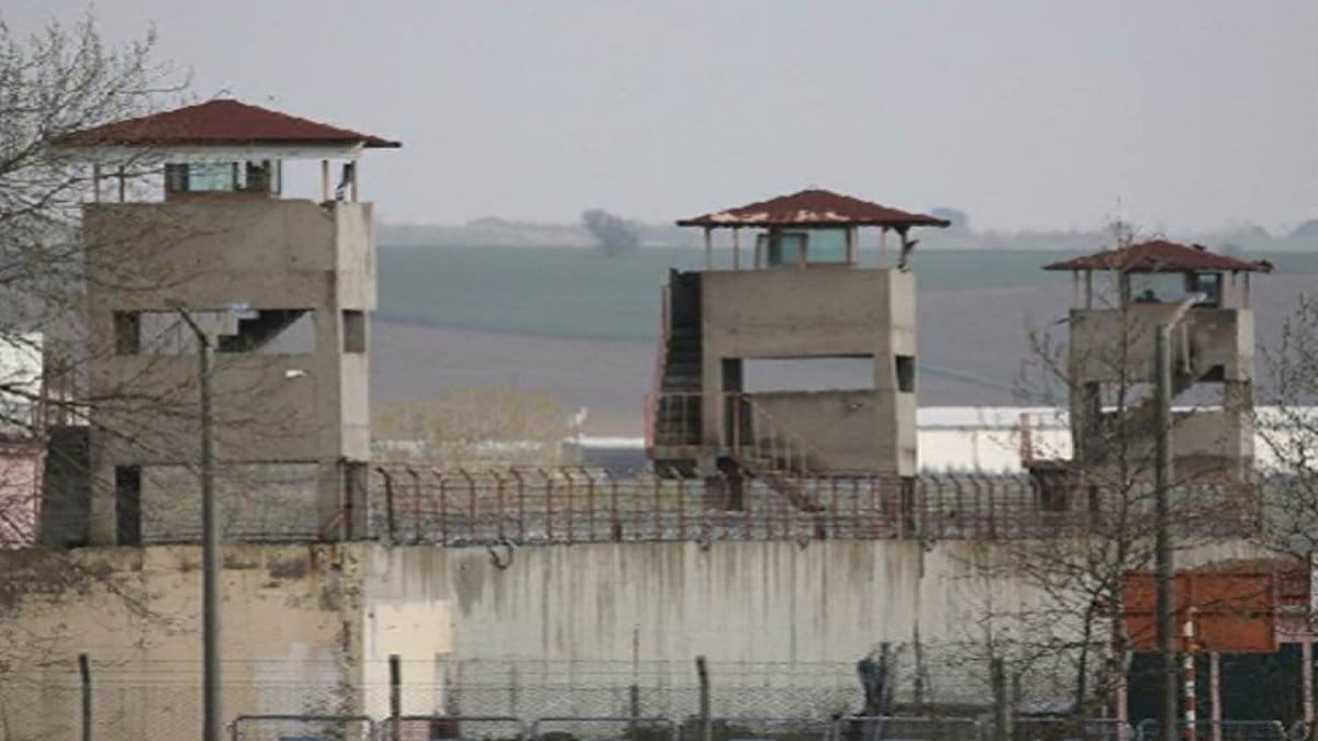 Van’da “kuyu tipi” hapishanelerin kapatılması talebiyle eylem: ‘Şüpheli ölümler, intihar vakaları ve işkence’