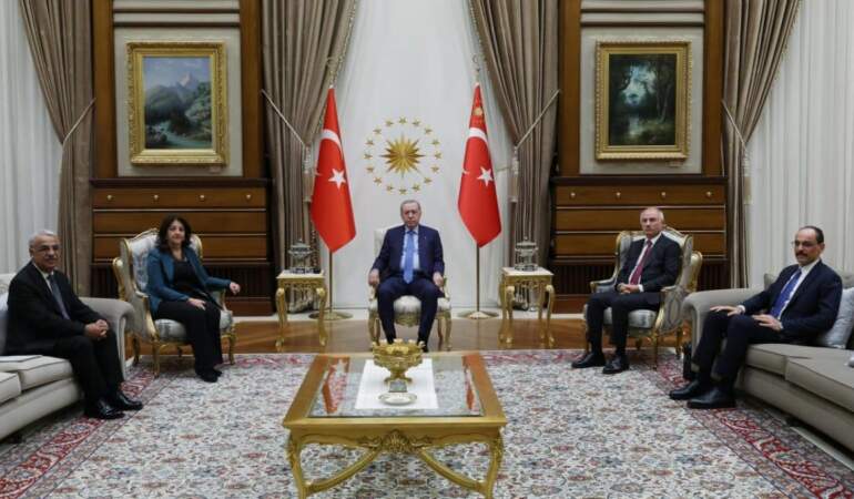 Erdoğan, DEM Parti heyetini makamında kabul etti