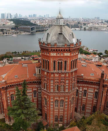 571 Yıllık Fener Rum Okulu Boşaltılıyor! Fatih’in Fermanıyla Açılmıştı, Şimdi Yıkılma Tehlikesinde