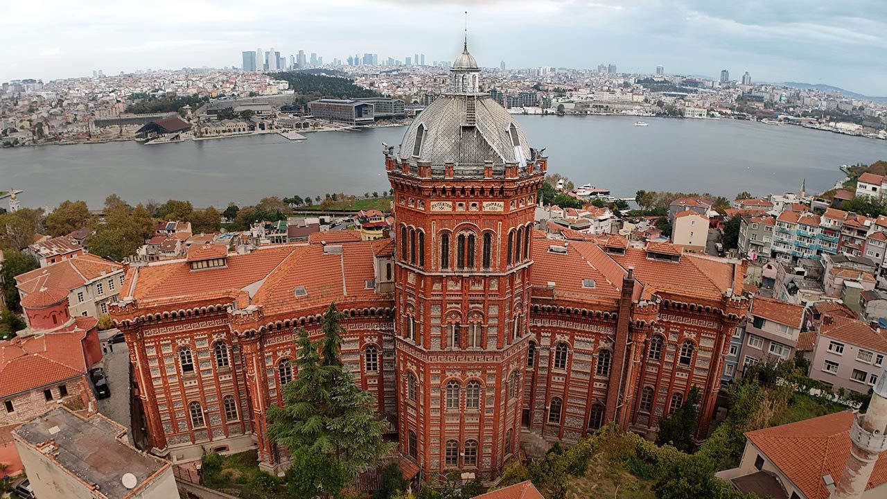 571 Yıllık Fener Rum Okulu Boşaltılıyor! Fatih’in Fermanıyla Açılmıştı, Şimdi Yıkılma Tehlikesinde