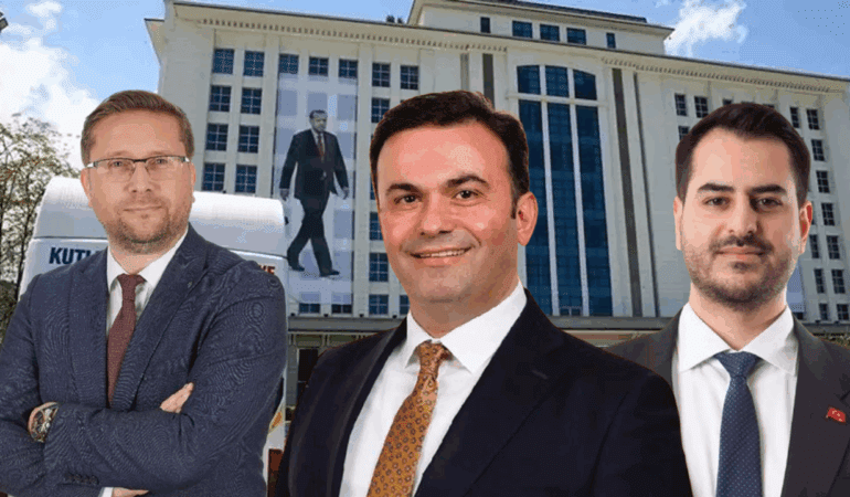 AK Parti’de Sürpriz Karar! 3 İlçe Başkanı Görevden Alındı!