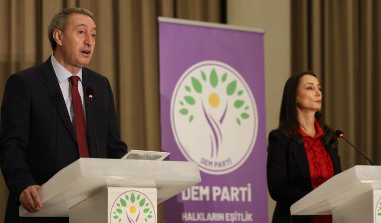 Terör Örgütü PKK’nın Türkiye’den Tamamen Çekilme Kararı Sonrası DEM Parti’den İlk Açıklama