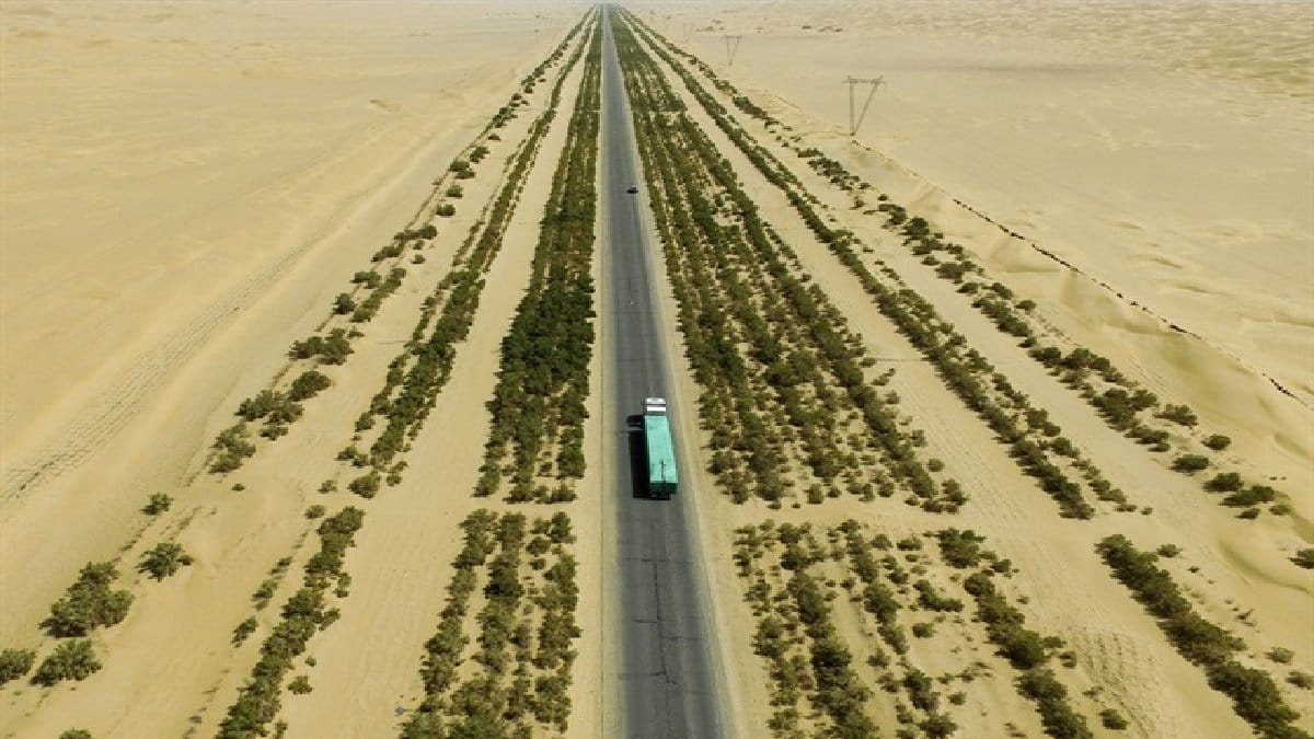Herkes imkansız dedi, Çinli mühendisler inşaa etti! 70 derece sıcaklık, 20 metrelik kum yığınları bile engel olamadı