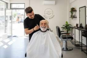 Kent berberi nedir? Türkiye’nin ilk kent berberi nerede açıldı? Tepebaşı Kent Berberi ücretsiz mi? Kent Berberi fiyatı? Emeklilere ücretsiz