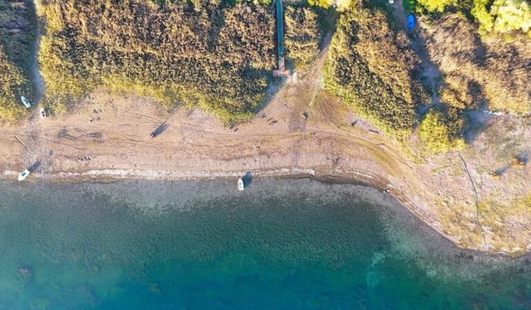 Sapanca Gölü’nde çifte gündem! Manzara büyülüyor ama su seviyesi alarm veriyor