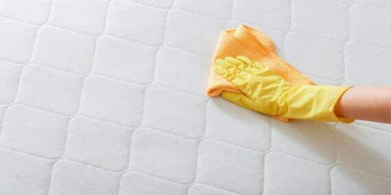 Yatak ve yastıktaki sarı lekeler nasıl çıkar? Sirke ve parlatıcı formülü