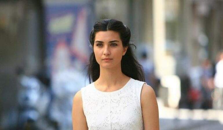 Heyecanla beklenen Sultana dizisine usta isim! Kadrosu büyüyor: Tuba Büyüküstün’lü yapıma iki yeni isim katıldı
